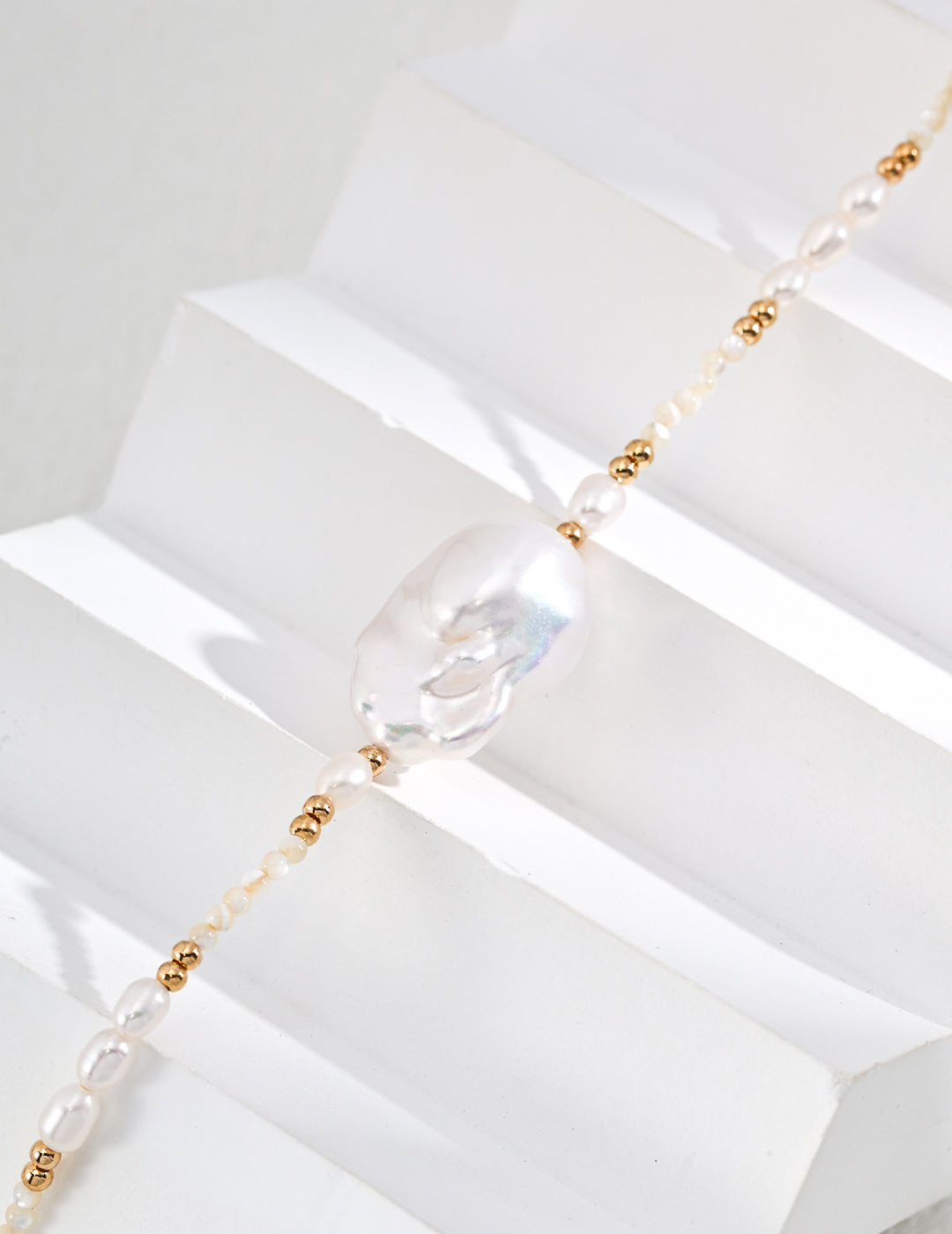 Simple natural shell pearl necklace