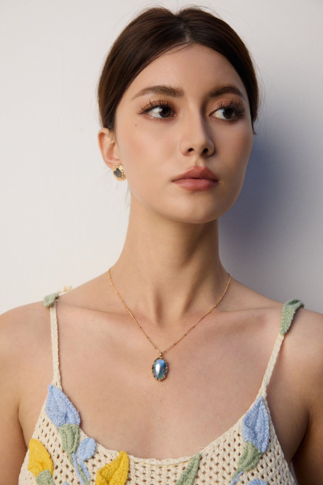 Silver horse shell necklace