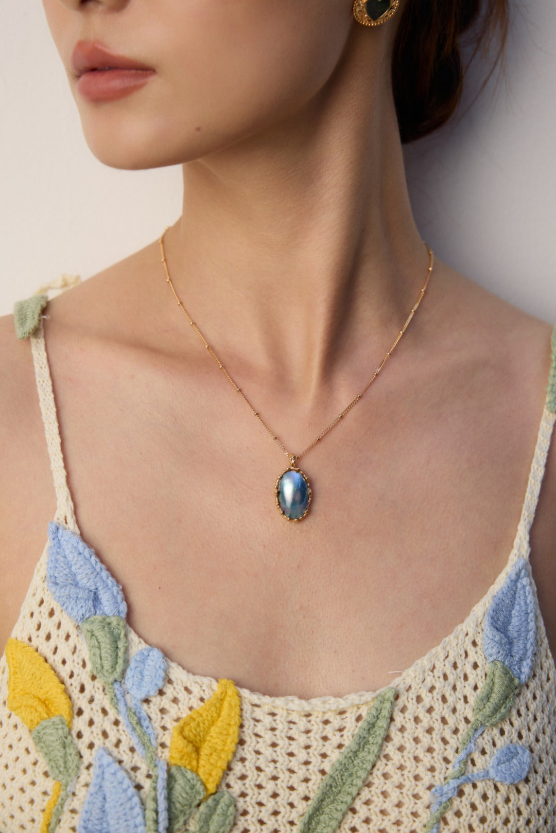 Silver horse shell necklace