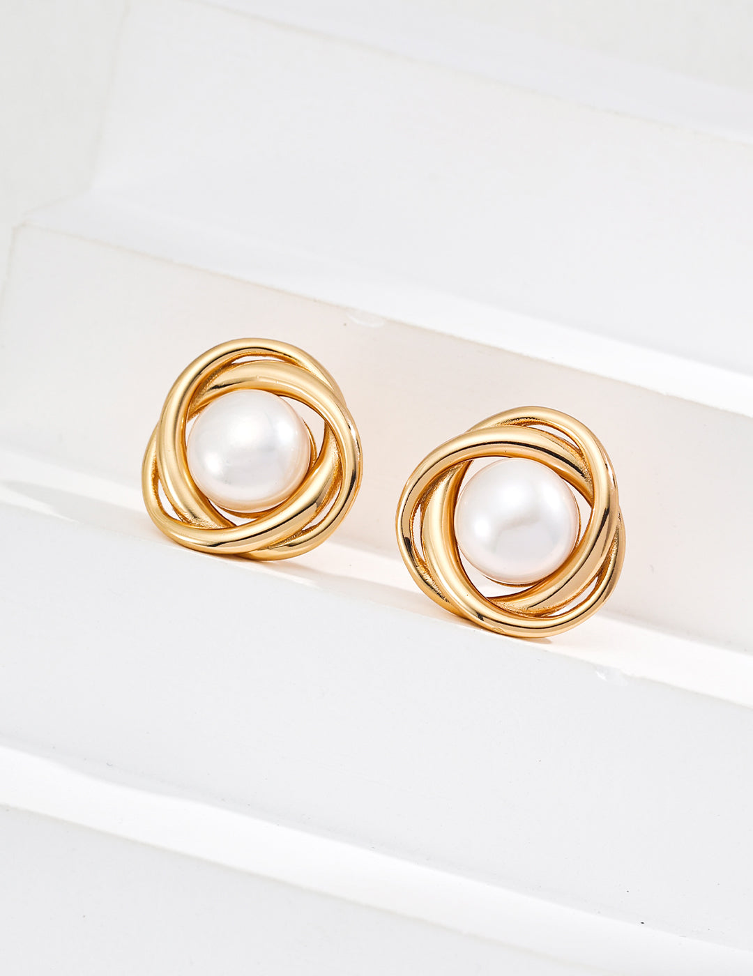Elegant pearl earrings