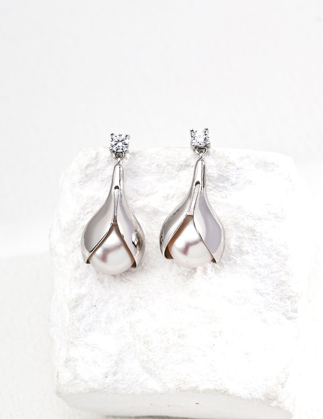 Natural shiny zircon earrings