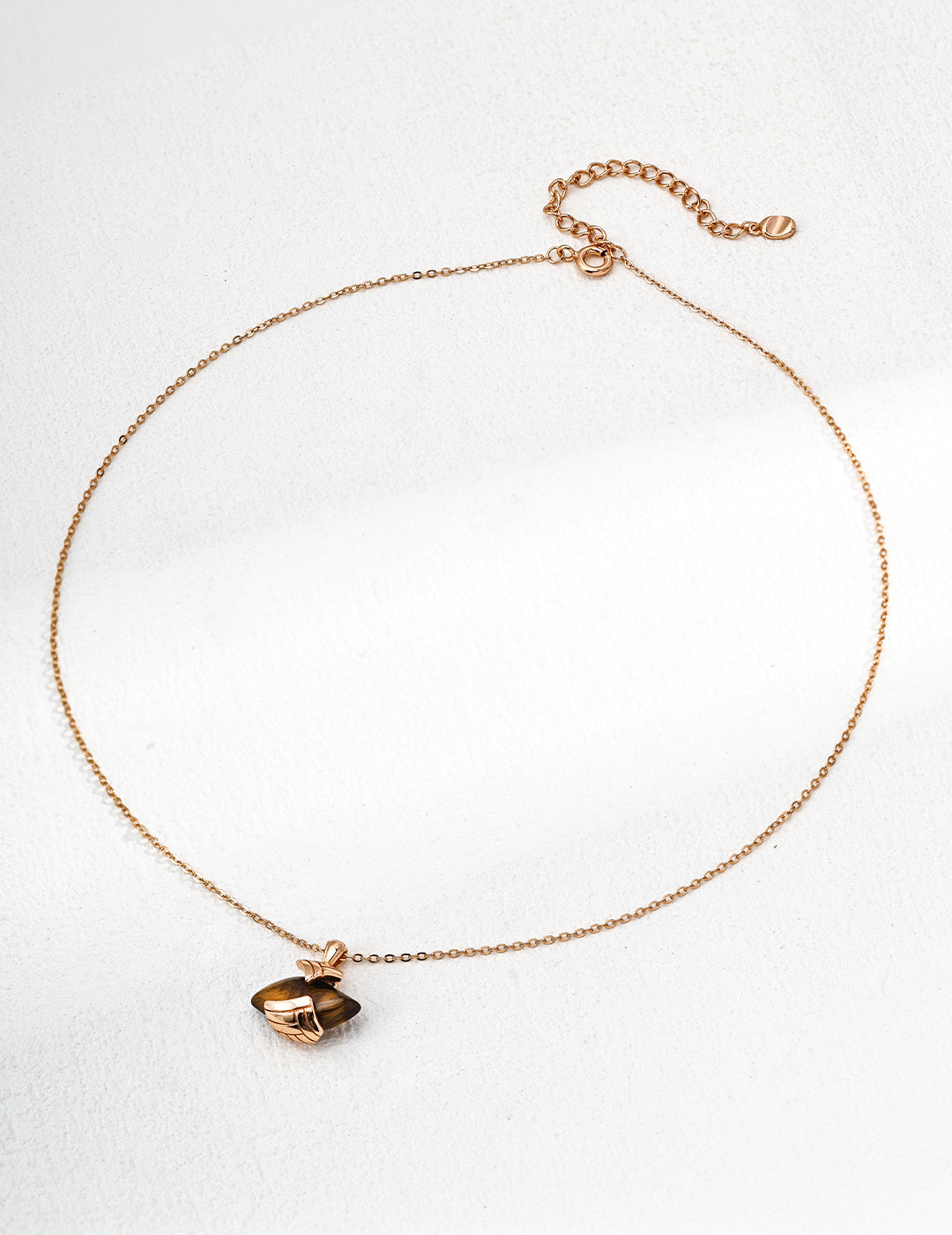 Stylish vintage tiger's eye pendant necklace