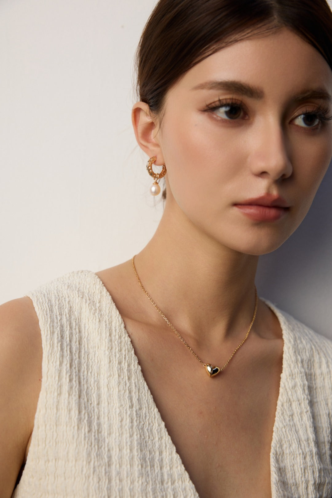 Minimalist heart-shaped necklace