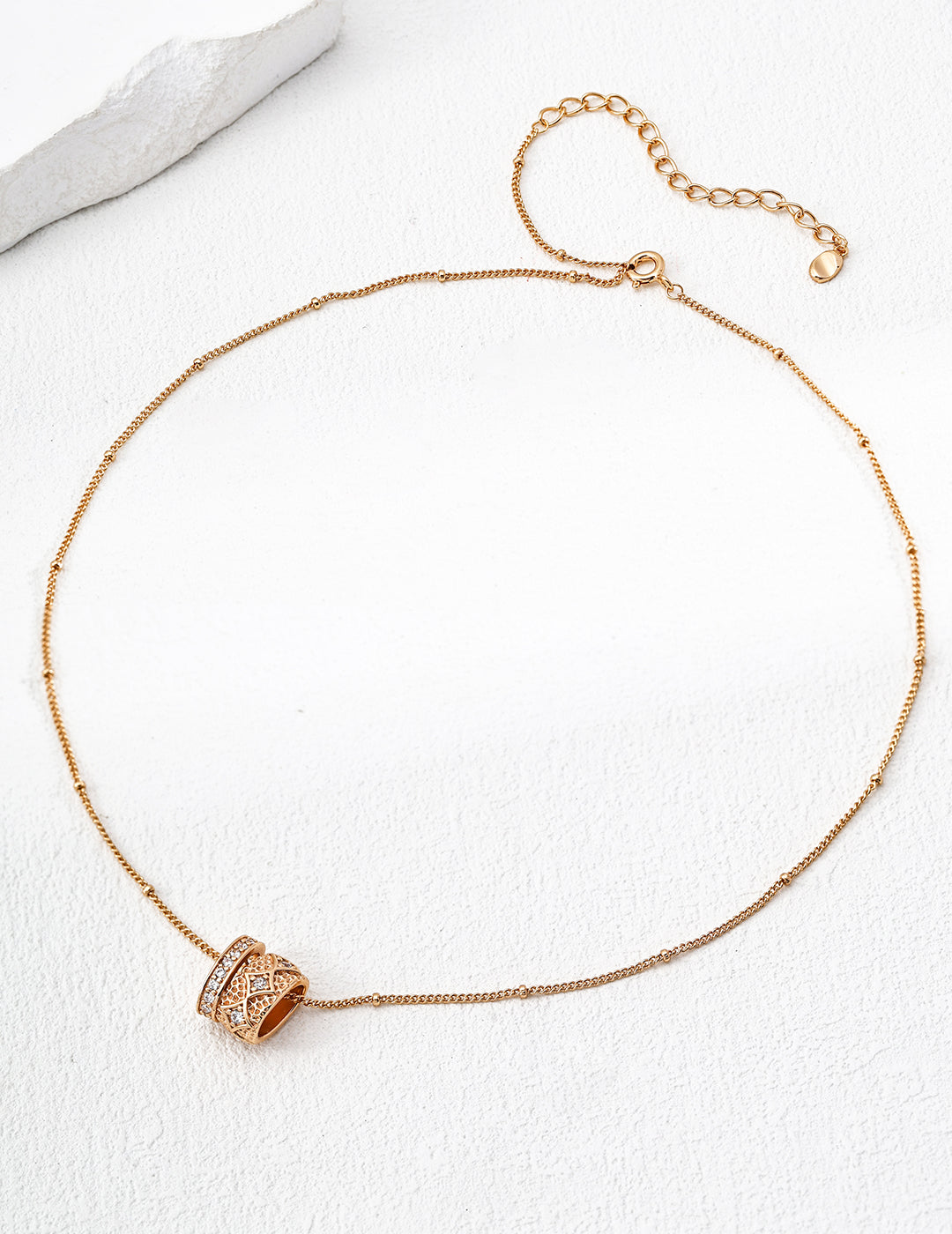 Delicate textured pendant necklace