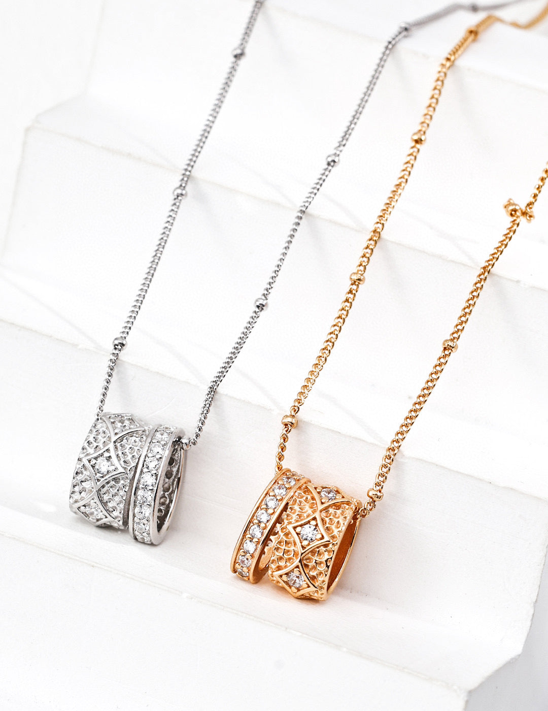 Delicate textured pendant necklace