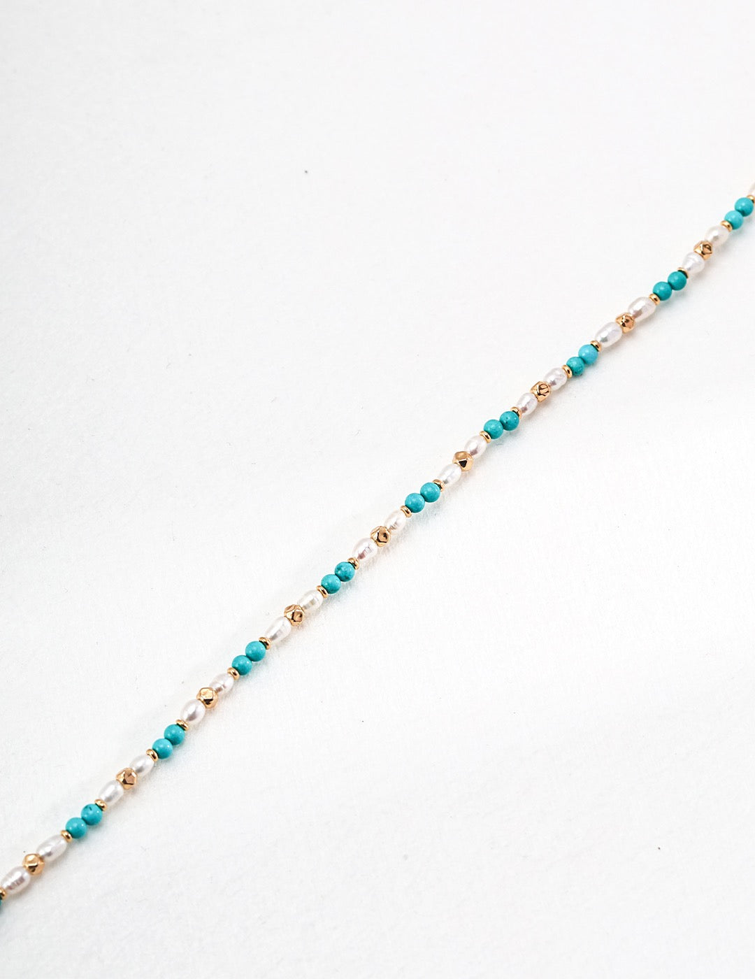 Minimalist pearl necklace