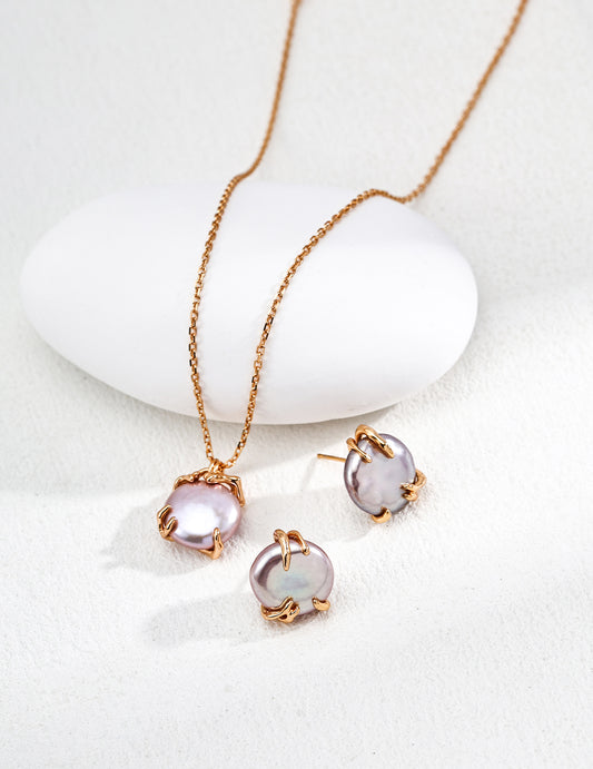 Natural pearl pendant necklace