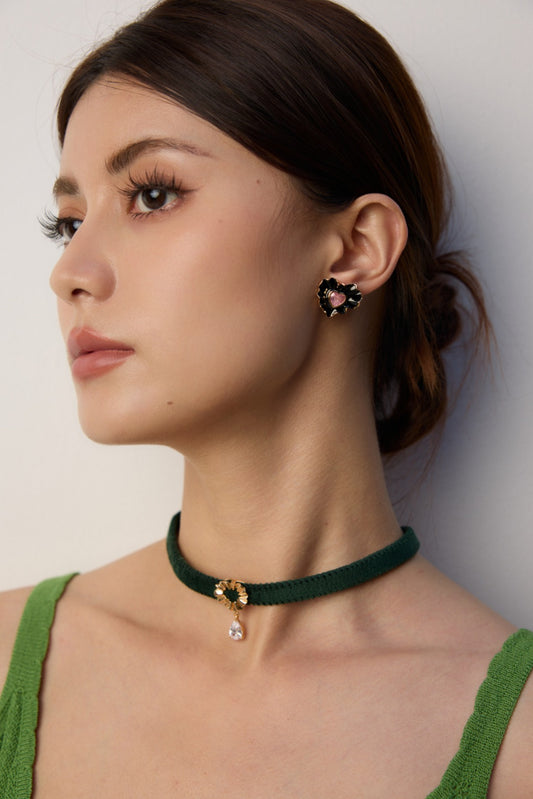 Simple green velvet necklace with zircon