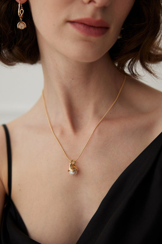 Natural pearl necklace