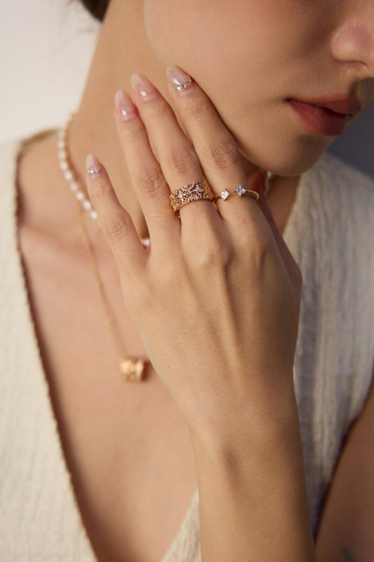 Vintage design zircon ring