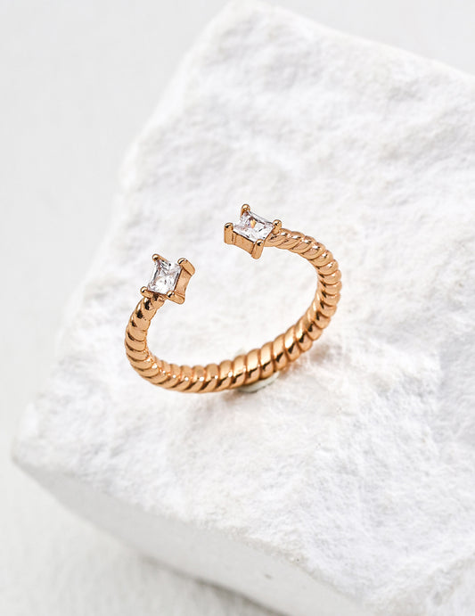 Simple and adjustable zircon ring