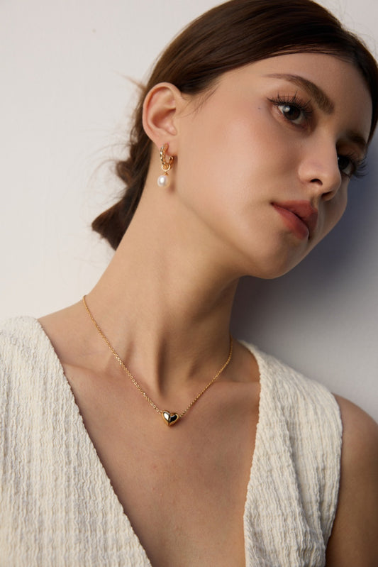 Minimalist heart-shaped necklace