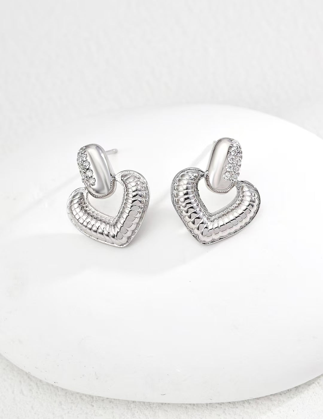 Retro zircon heart-shaped earrings