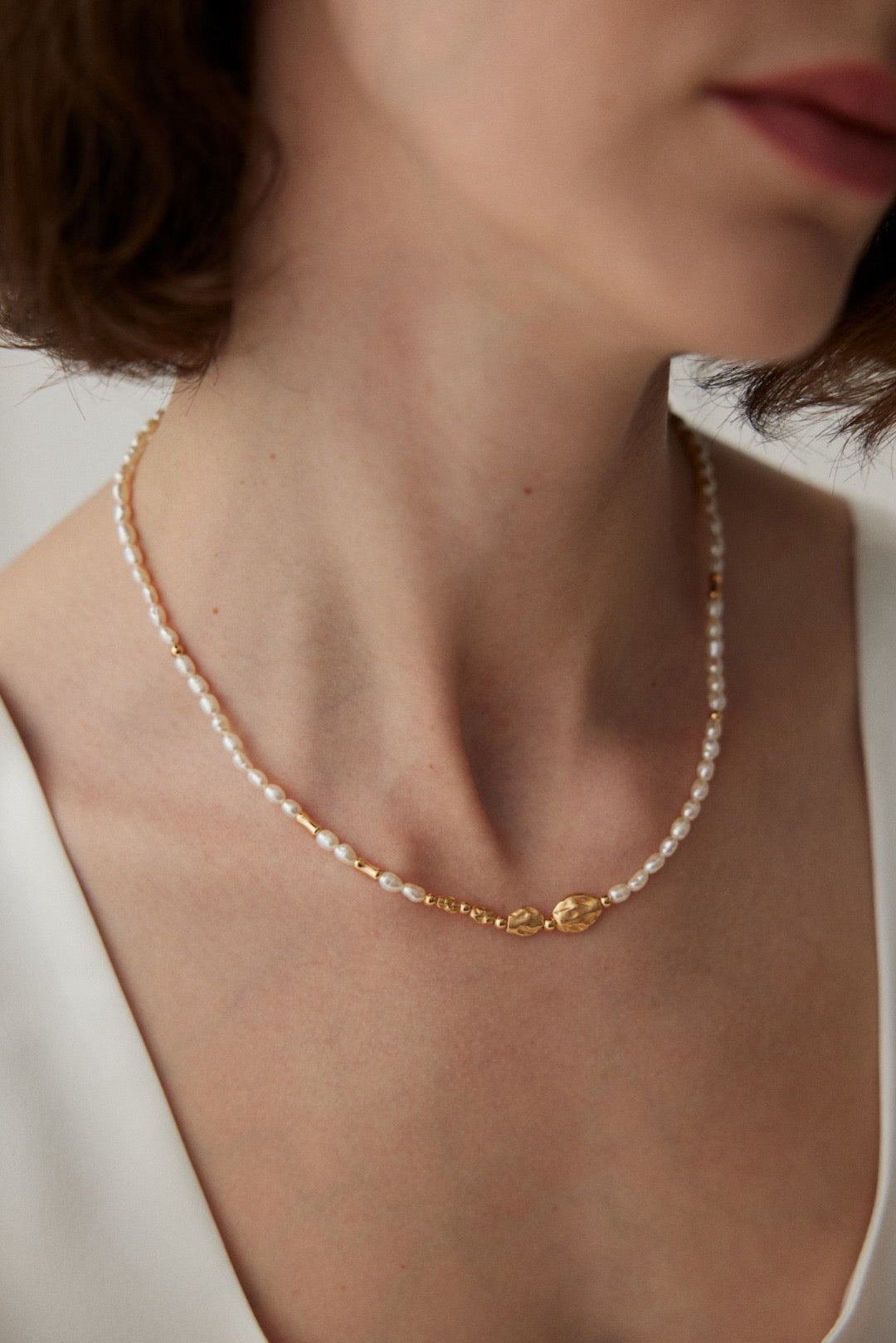 Minimalist sterling silver pearl necklace